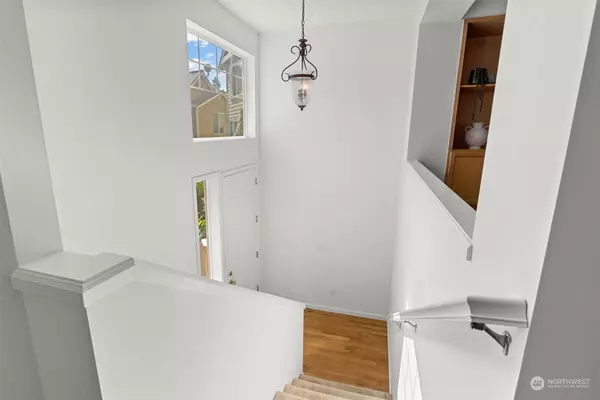 121 Sunset CT NW, Issaquah, WA 98027