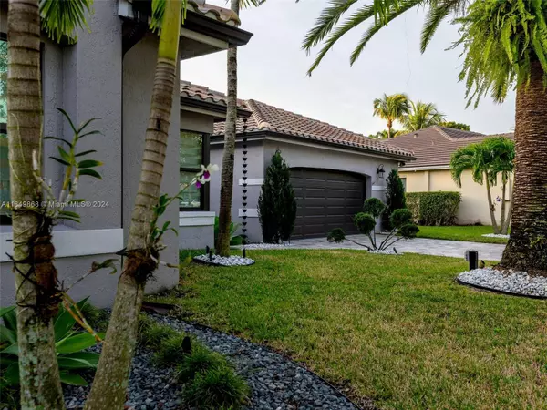 180 Montclaire Dr, Weston, FL 33326