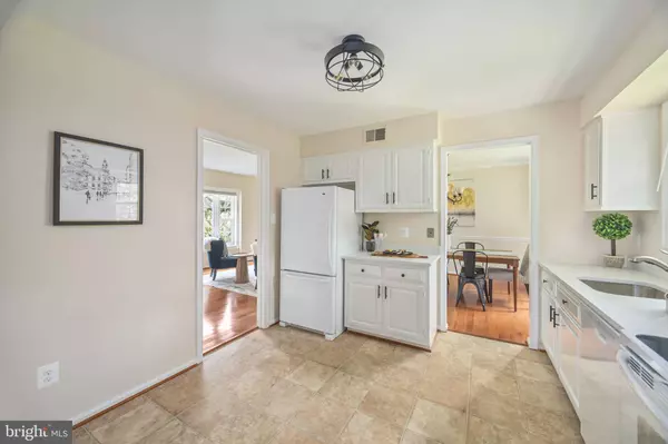 6012 FRANCONIA FOREST LN, Alexandria, VA 22310