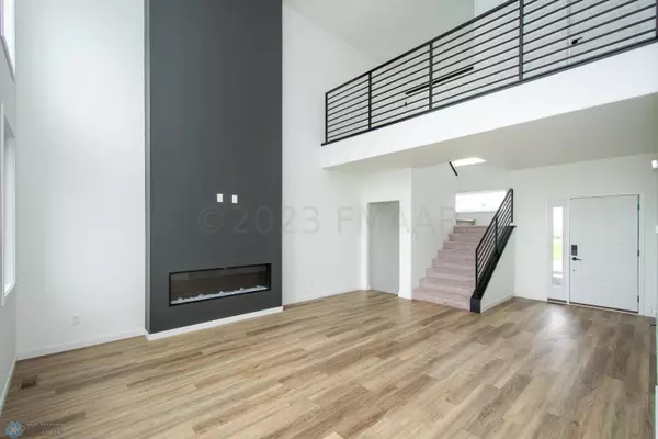 4212 PINE Pkwy S, Fargo, ND 58104