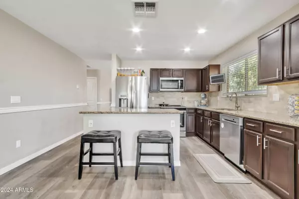 2816 W SANTA CRUZ Avenue, San Tan Valley, AZ 85144