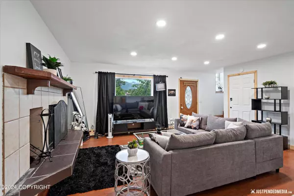 2050 Paxson DR, Anchorage, AK 99504