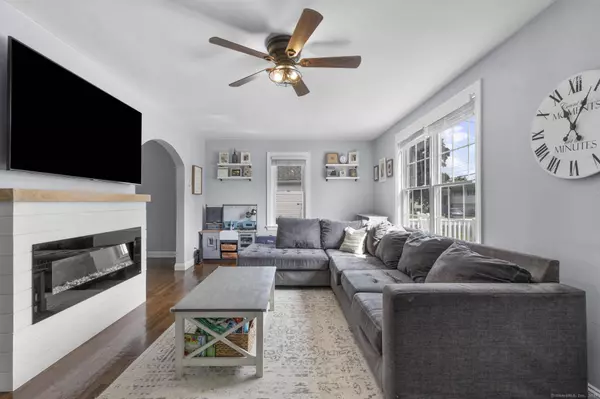 29 Catlin Place, Shelton, CT 06484