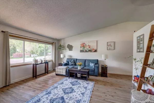 433 E Netherwood Street, Oregon, WI 53575