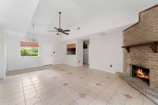 3301 Sussex Way, Friendswood, TX 77546-5674