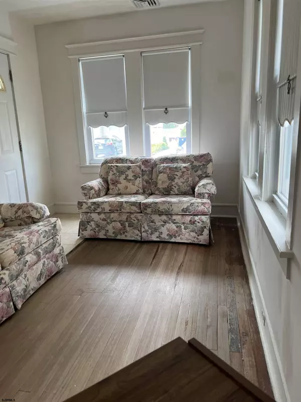 207 N Somerset Ave Ave, Ventnor, NJ 08406