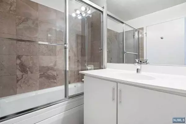 600 Harbor BLVD # 904, Weehawken, NJ 07086