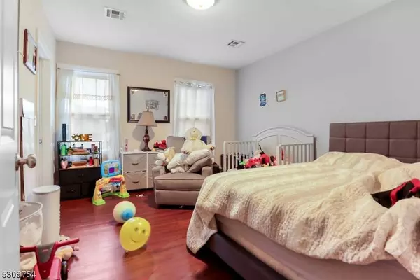 21 Lafayette St, West Orange Twp., NJ 07052