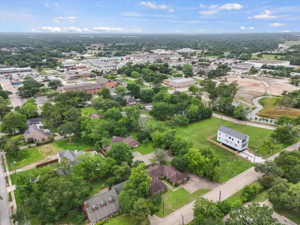 3301 Sussex Way, Friendswood, TX 77546-5674