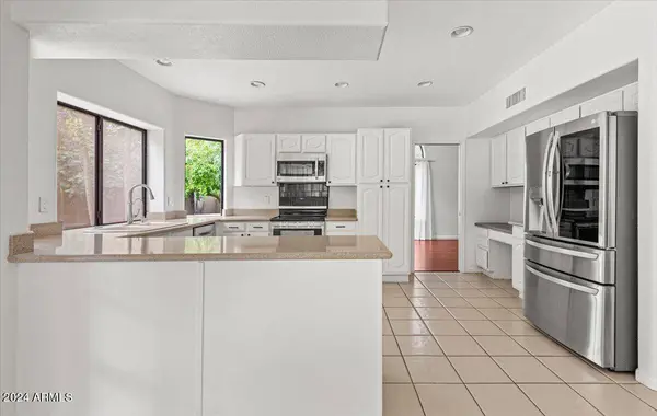 305 E VERA Lane, Tempe, AZ 85284