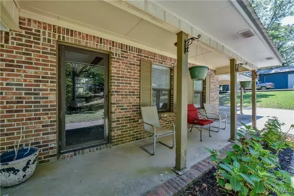 180 Rocky Ridge ST, Carrollton, AL 35447