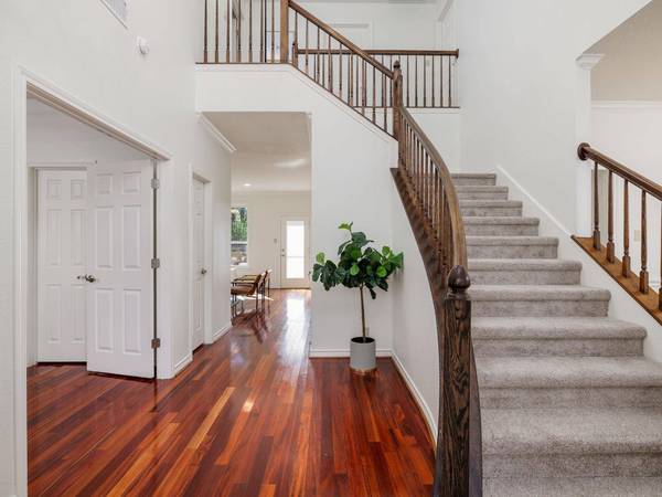 105 Royal Oak LN, Lakeway, TX 78734