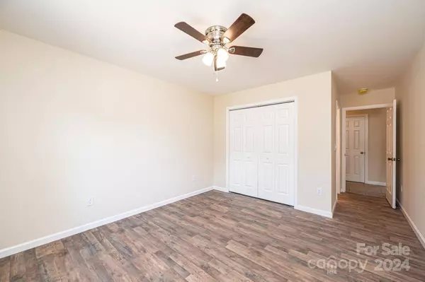 1614 Herbie CIR, Newton, NC 28658