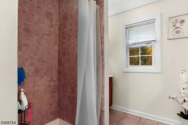 21 Lafayette St, West Orange Twp., NJ 07052