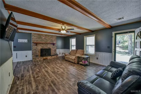 180 Rocky Ridge ST, Carrollton, AL 35447