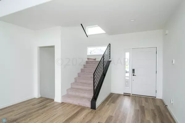 4212 PINE Pkwy S, Fargo, ND 58104