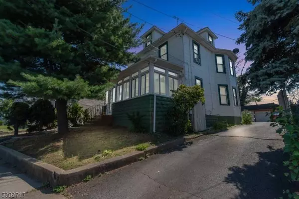 112 S Stiles St, Linden City, NJ 07036