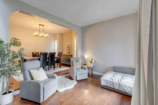 18 Chapman Heath SE, Calgary, AB T2X 3E5