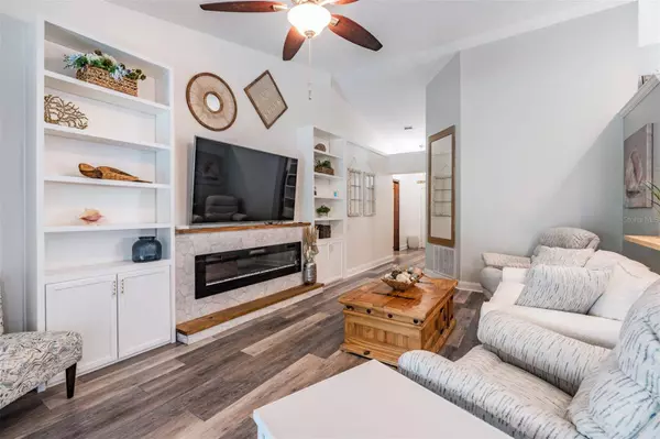 1640 NAVIGATOR LN, Tarpon Springs, FL 34689