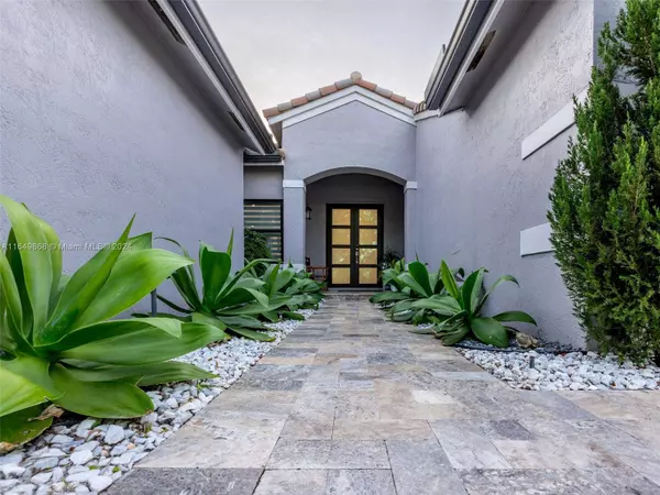 180 Montclaire Dr, Weston, FL 33326