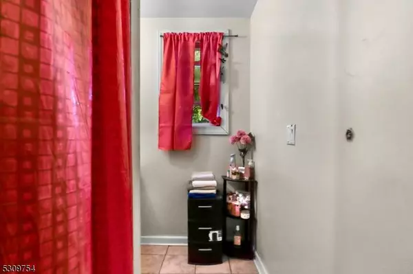 21 Lafayette St, West Orange Twp., NJ 07052