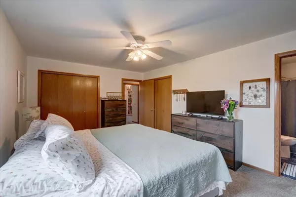 433 E Netherwood Street, Oregon, WI 53575