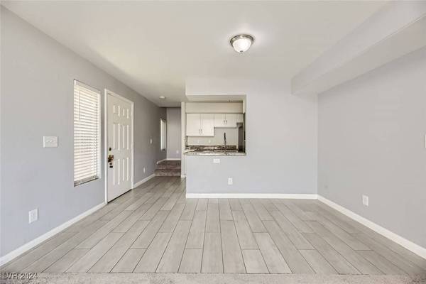 5185 Gray Lane #J, Las Vegas, NV 89119