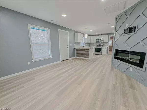 210 Pine ST, Lexington, NC 27292