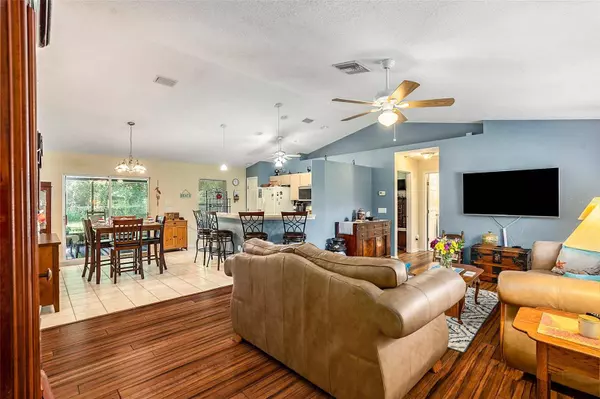 10354 N HOLCOMB DR, Citrus Springs, FL 34434