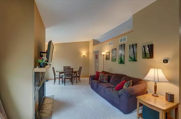 10 Weir Circle, Madison, WI 53719