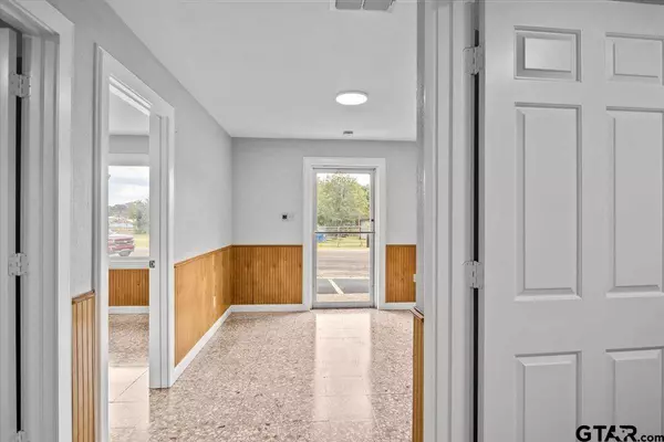 400 W Calvert St Unit C, Troup, TX 75789