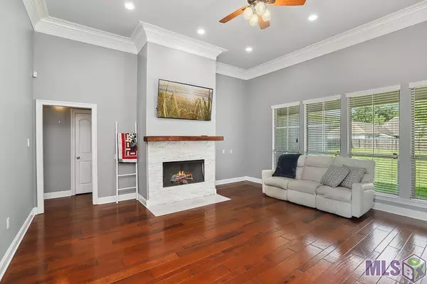 8415 JAMESPORT DR, Baton Rouge, LA 70818