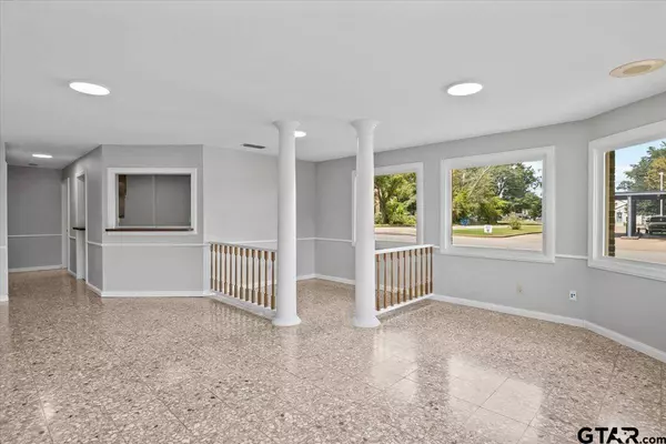 400 W Calvert St Unit C, Troup, TX 75789