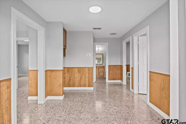 400 W Calvert St Unit A, Troup, TX 75789