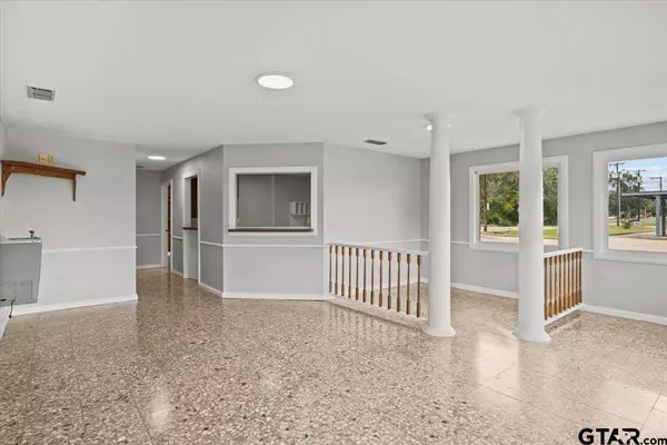 400 W Calvert St Unit C, Troup, TX 75789