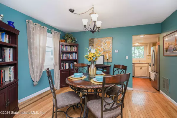 123 Highland RD, Staten Island, NY 10308