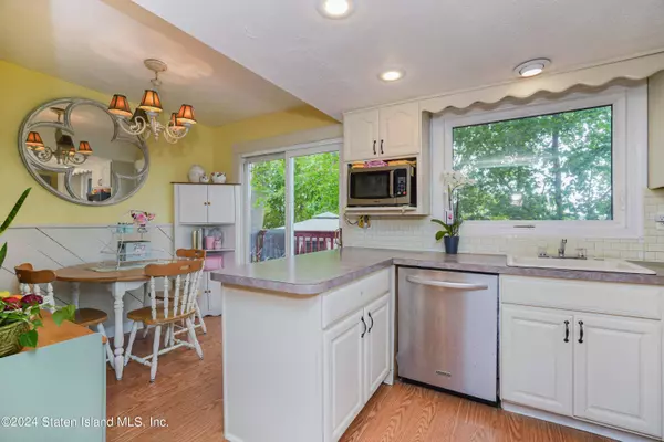 123 Highland RD, Staten Island, NY 10308