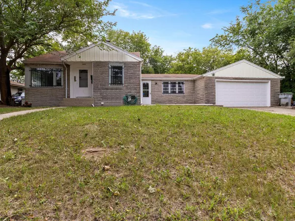 7503 W Thurston Cir, Milwaukee, WI 53218