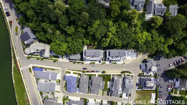 2380 Sunset Walk, Macatawa, MI 49434