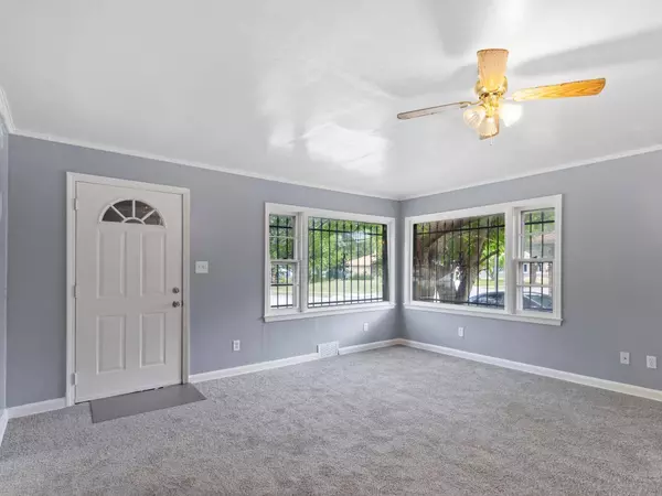 7503 W Thurston Cir, Milwaukee, WI 53218