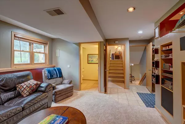 10 Weir Circle, Madison, WI 53719