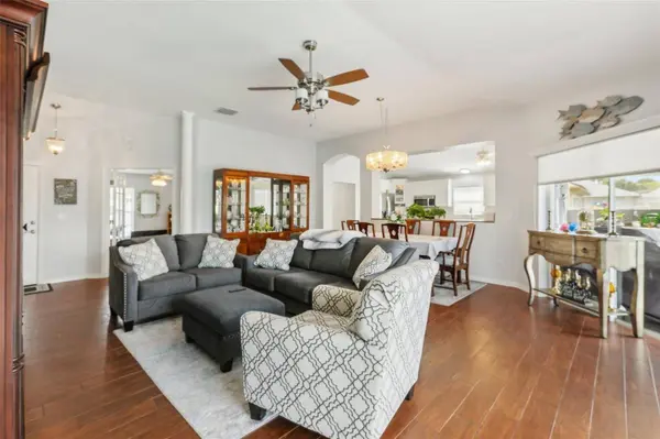 2331 EMERALD LAKE DR, Sun City Center, FL 33573