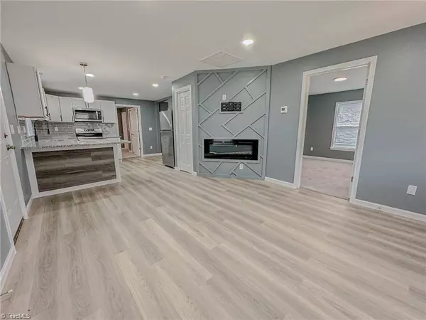 210 Pine ST, Lexington, NC 27292