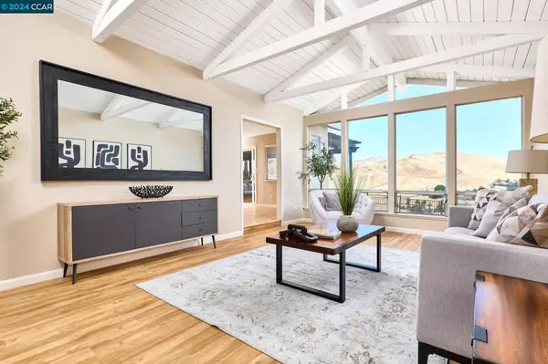 4392 Hillview Dr, Pittsburg, CA 94565