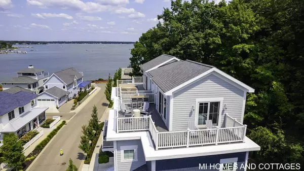 2380 Sunset Walk, Macatawa, MI 49434