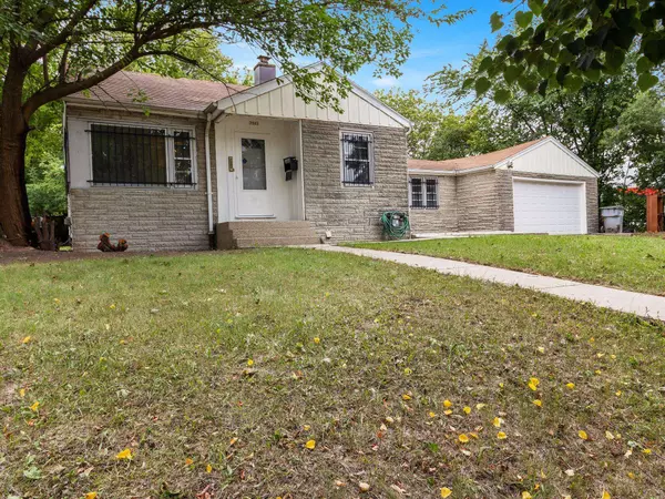 7503 W Thurston Cir, Milwaukee, WI 53218