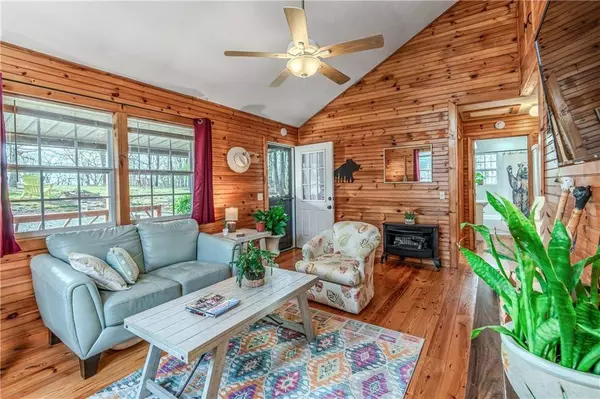 469 Mull DR, Mineral Bluff, GA 30559