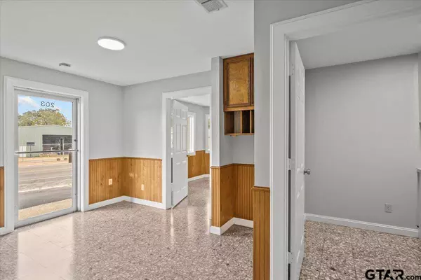 400 W Calvert St Unit A, Troup, TX 75789