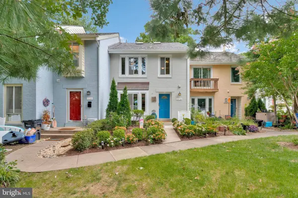 2026 CHADDS FORD DR, Reston, VA 20191
