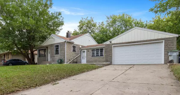 7503 W Thurston Cir, Milwaukee, WI 53218
